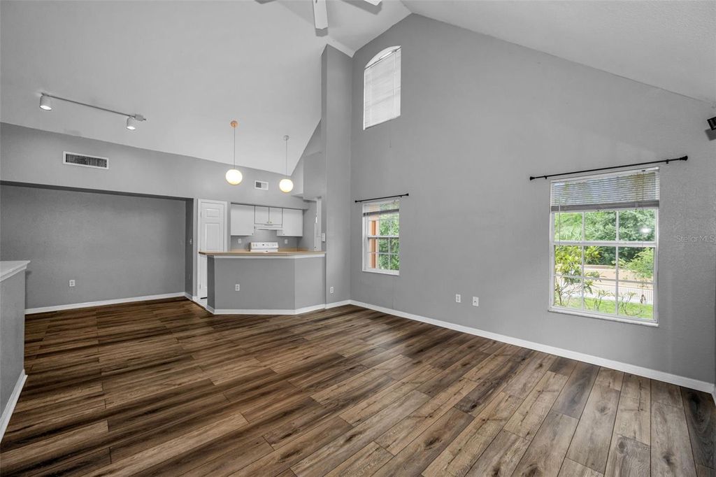 Image 14 of property listing at 9078 LAKE CHASE ISLAND WAY 9078, Tampa, FL 33626