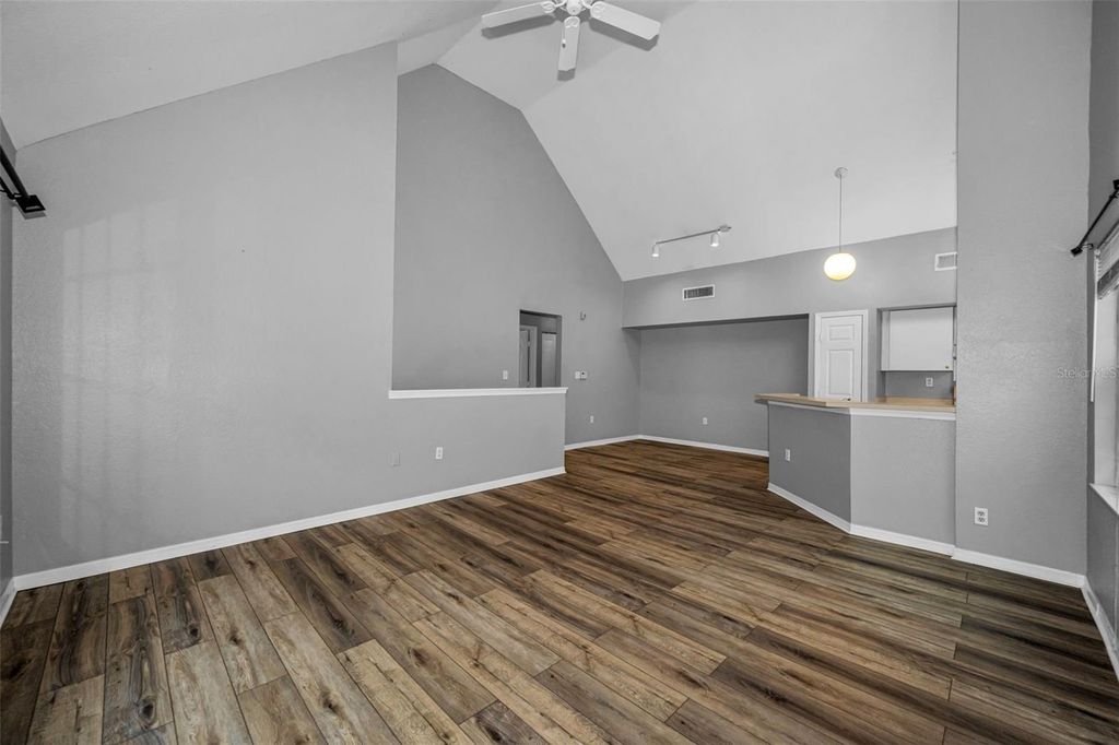 Image 15 of property listing at 9078 LAKE CHASE ISLAND WAY 9078, Tampa, FL 33626