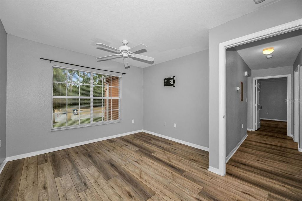 Image 26 of property listing at 9078 LAKE CHASE ISLAND WAY 9078, Tampa, FL 33626