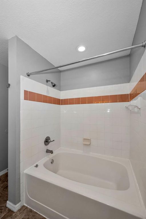 Image 33 of property listing at 9078 LAKE CHASE ISLAND WAY 9078, Tampa, FL 33626