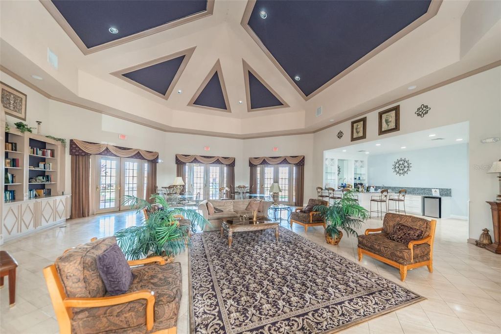 Image 39 of property listing at 9078 LAKE CHASE ISLAND WAY 9078, Tampa, FL 33626