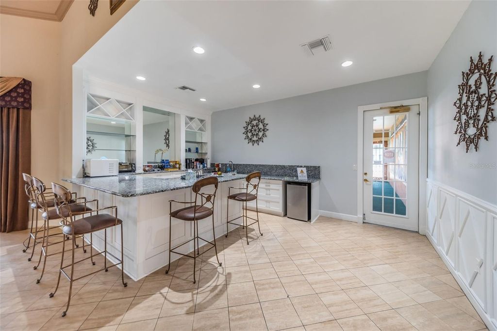 Image 40 of property listing at 9078 LAKE CHASE ISLAND WAY 9078, Tampa, FL 33626