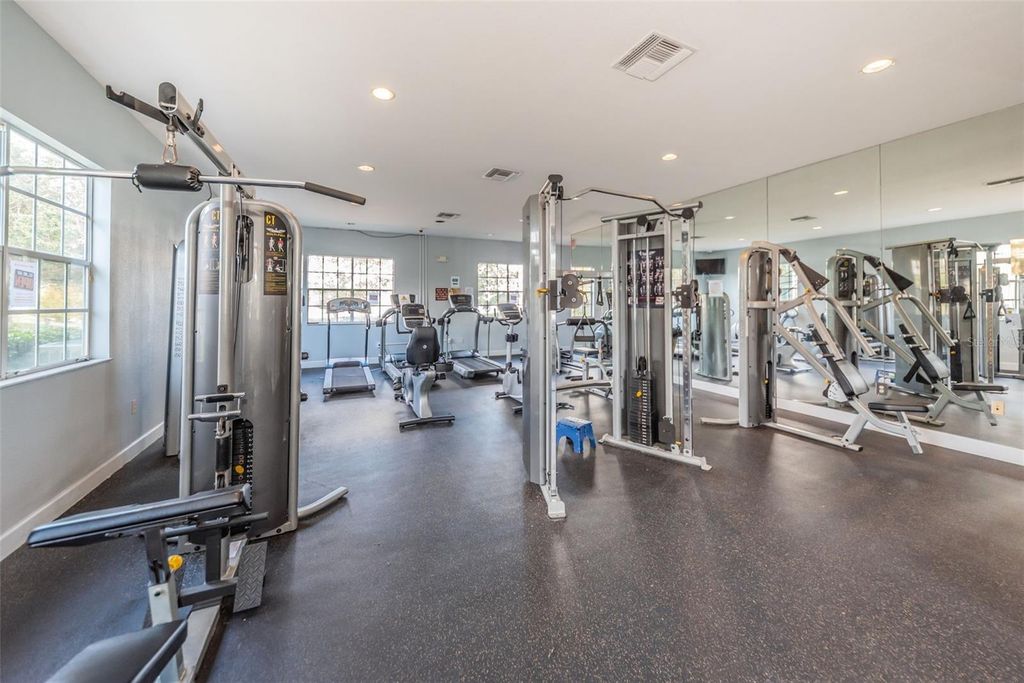 Image 45 of property listing at 9078 LAKE CHASE ISLAND WAY 9078, Tampa, FL 33626