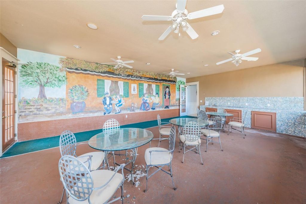 Image 48 of property listing at 9078 LAKE CHASE ISLAND WAY 9078, Tampa, FL 33626