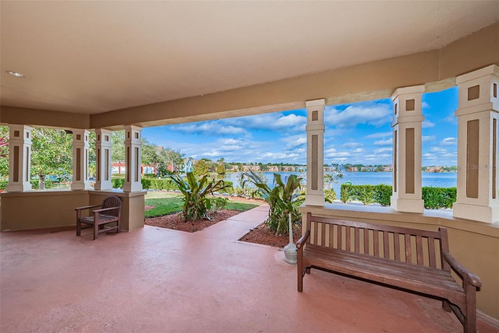 Image 63 of property listing at 9078 LAKE CHASE ISLAND WAY 9078, Tampa, FL 33626