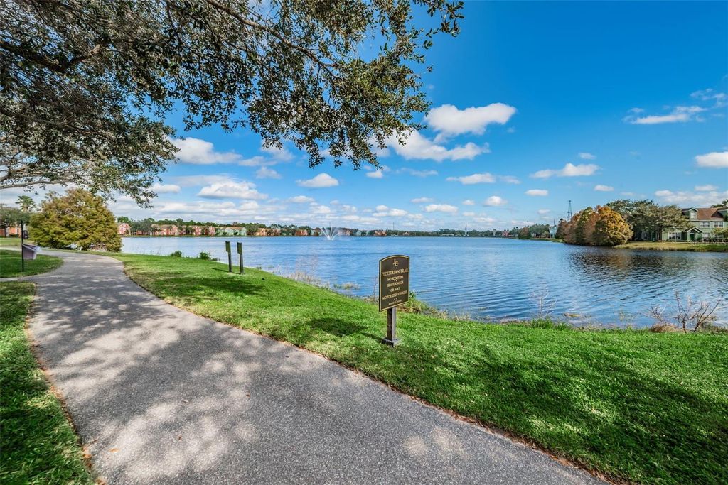 Image 68 of property listing at 9078 LAKE CHASE ISLAND WAY 9078, Tampa, FL 33626