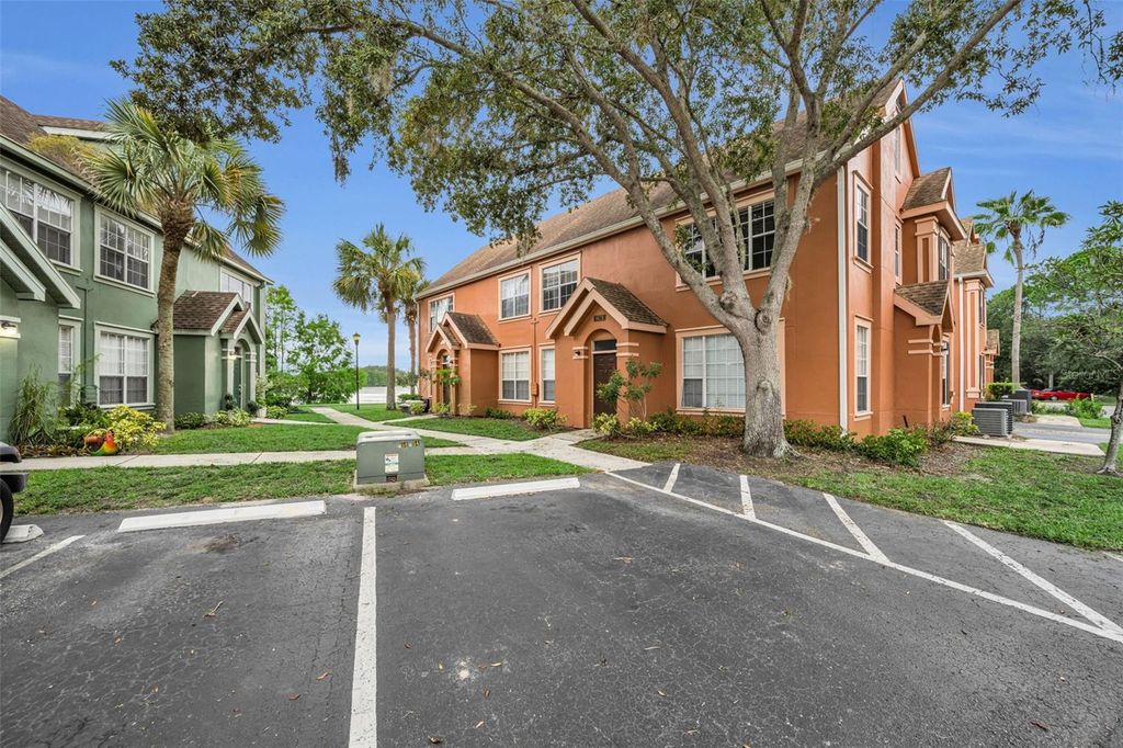 Image 8 of property listing at 9078 LAKE CHASE ISLAND WAY 9078, Tampa, FL 33626
