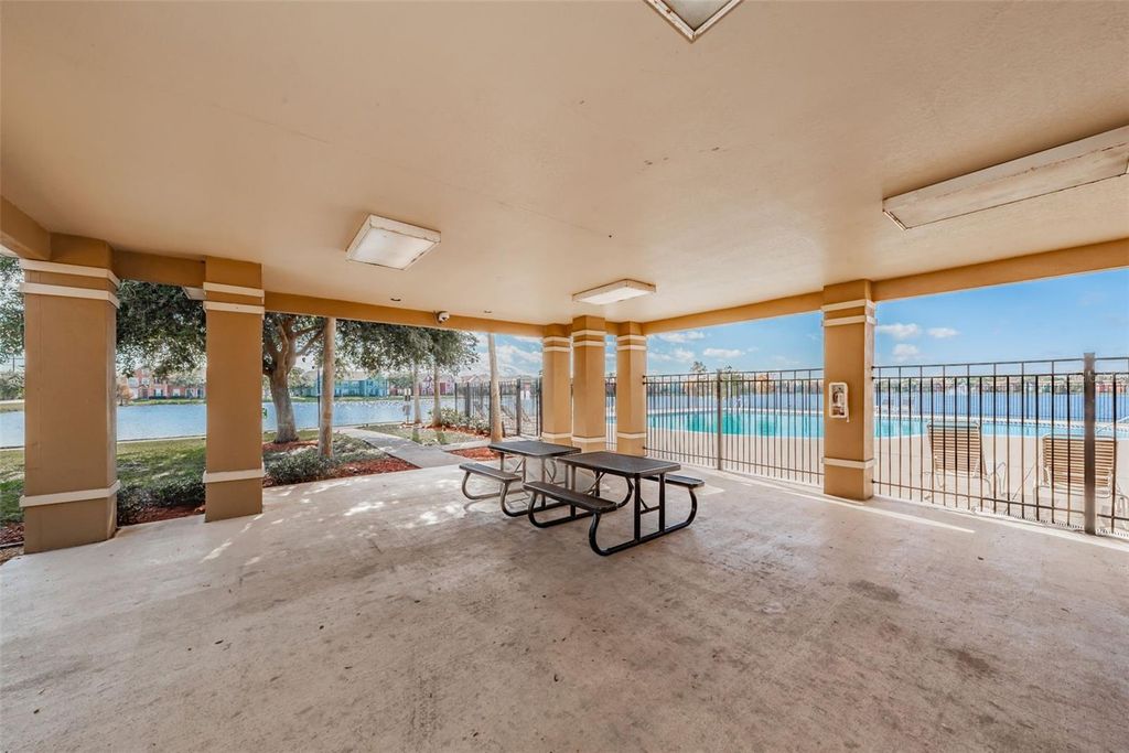 Image 76 of property listing at 9078 LAKE CHASE ISLAND WAY 9078, Tampa, FL 33626