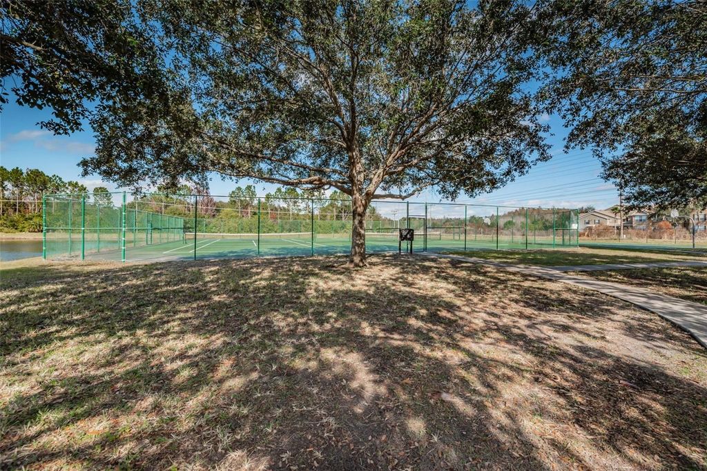 Image 79 of property listing at 9078 LAKE CHASE ISLAND WAY 9078, Tampa, FL 33626