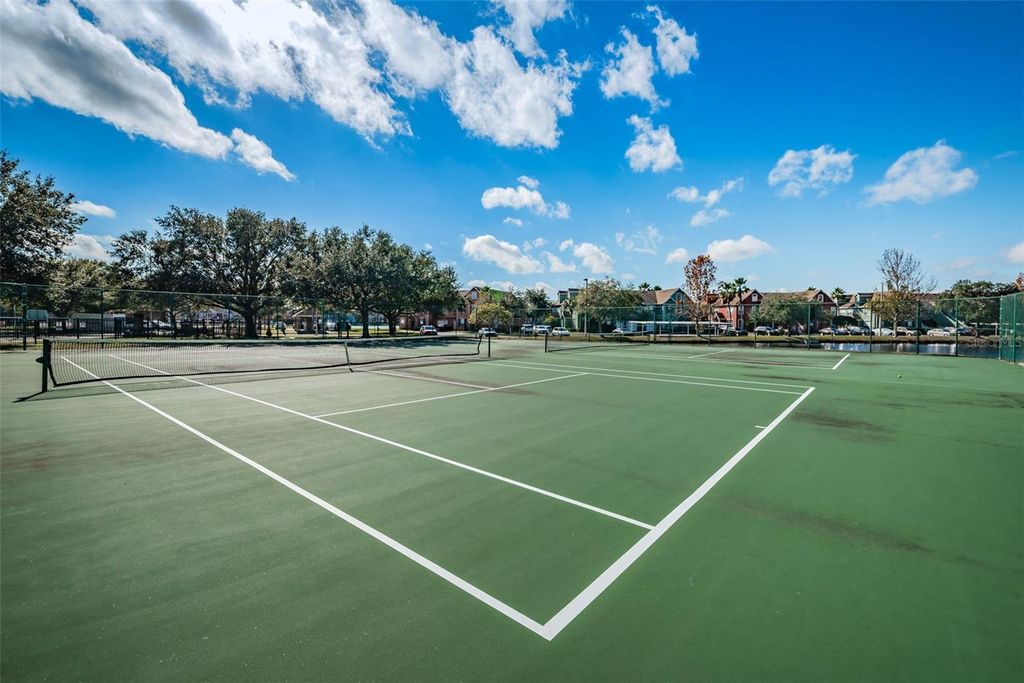 Image 80 of property listing at 9078 LAKE CHASE ISLAND WAY 9078, Tampa, FL 33626