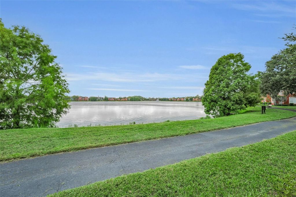 Image 83 of property listing at 9078 LAKE CHASE ISLAND WAY 9078, Tampa, FL 33626