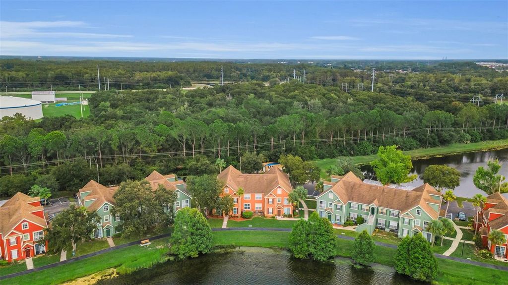 Image 90 of property listing at 9078 LAKE CHASE ISLAND WAY 9078, Tampa, FL 33626