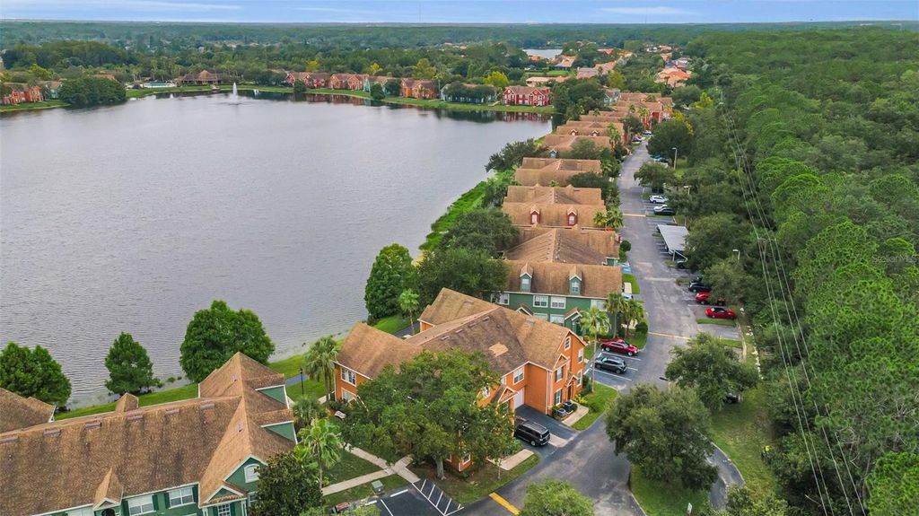 Image 94 of property listing at 9078 LAKE CHASE ISLAND WAY 9078, Tampa, FL 33626