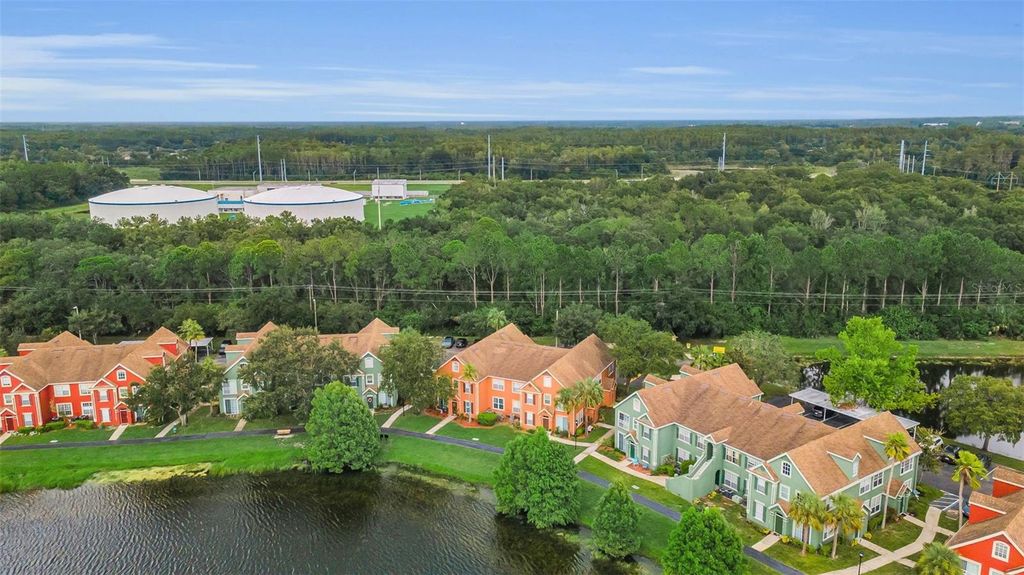 Image 95 of property listing at 9078 LAKE CHASE ISLAND WAY 9078, Tampa, FL 33626