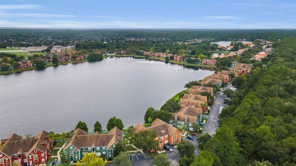 Image 98 of property listing at 9078 LAKE CHASE ISLAND WAY 9078, Tampa, FL 33626