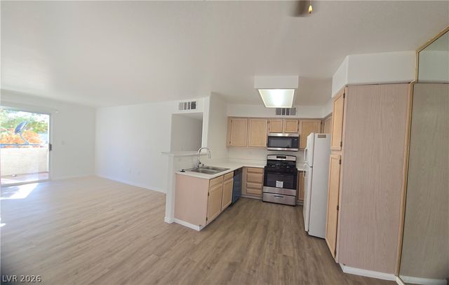 3425 East Russell Road 265, Las Vegas, NV 89120