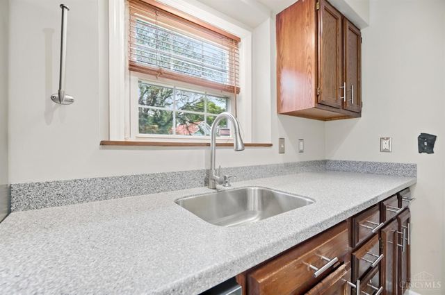 33 Hillsdale Street, Cincinnati, OH 45216
