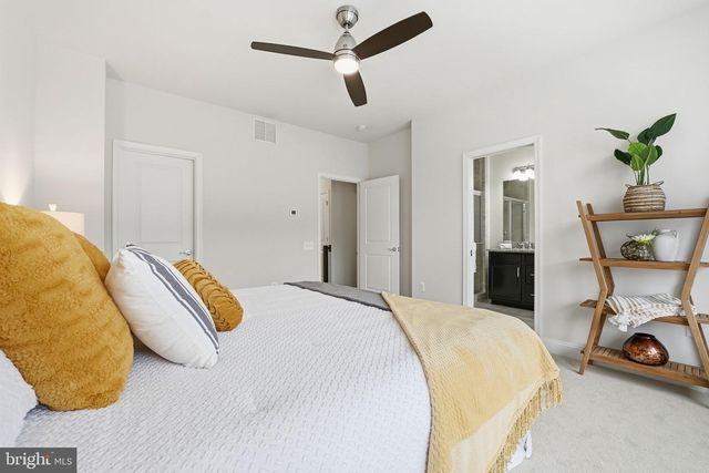 17354 REDSHANK RD, Dumfries, VA 22026