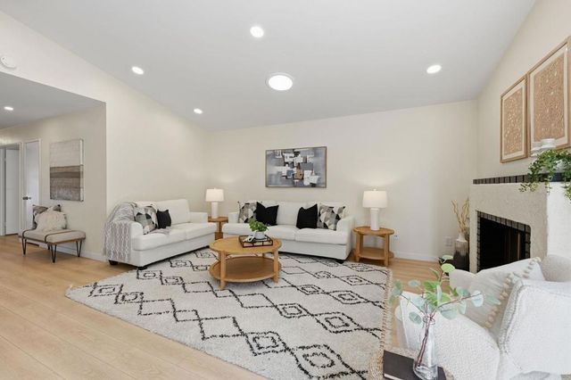 10896 Pointed Oak Lane, San Diego, CA 92131