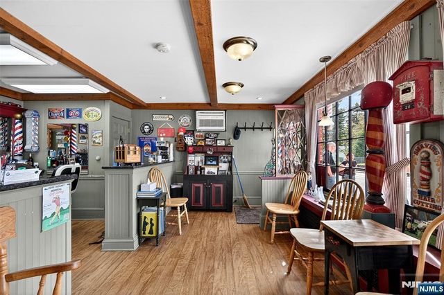 90 Hamburg, Bloomingdale, NJ 07403