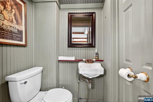 90 Hamburg, Bloomingdale, NJ 07403