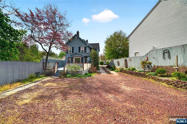 90 Hamburg, Bloomingdale, NJ 07403