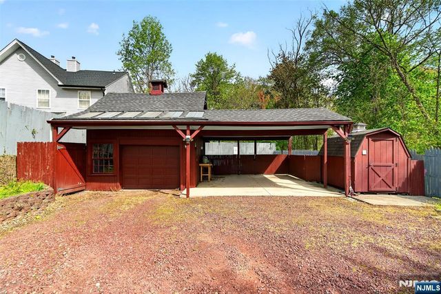 90 Hamburg, Bloomingdale, NJ 07403