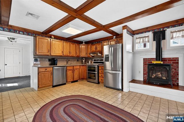 90 Hamburg, Bloomingdale, NJ 07403
