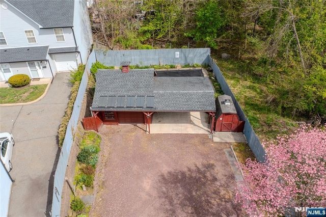 90 Hamburg, Bloomingdale, NJ 07403