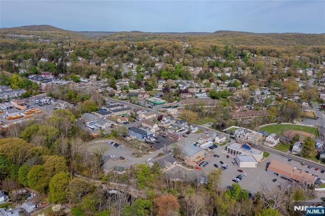 90 Hamburg, Bloomingdale, NJ 07403