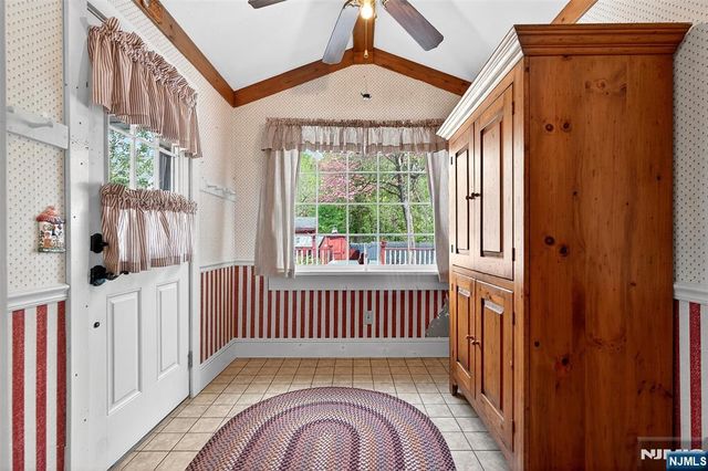 90 Hamburg, Bloomingdale, NJ 07403