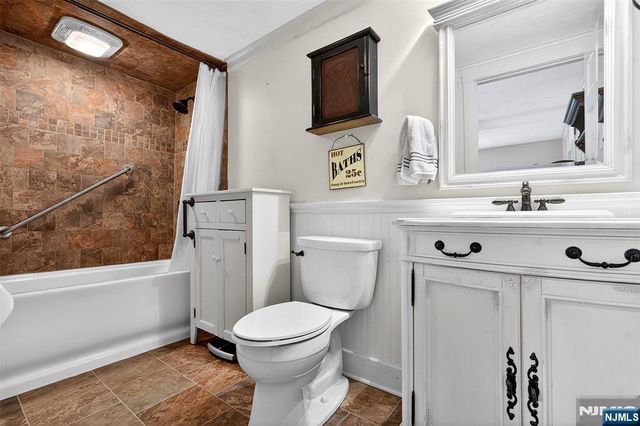 90 Hamburg, Bloomingdale, NJ 07403