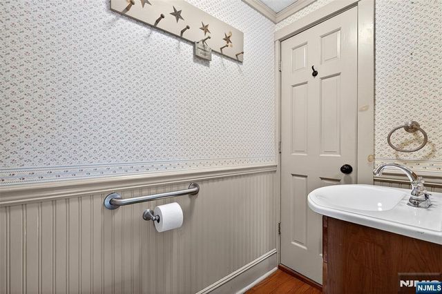 90 Hamburg, Bloomingdale, NJ 07403