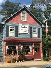 90 Hamburg, Bloomingdale, NJ 07403