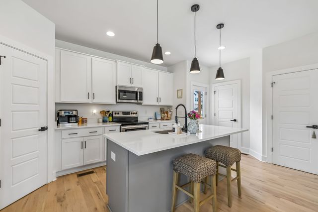 197 Paragon Mills Rd, Nashville, TN 37211