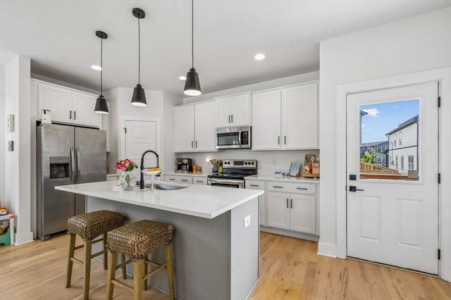 197 Paragon Mills Rd, Nashville, TN 37211