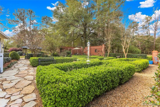 127 Deepwoods Circle, Valley Grande, AL 36701