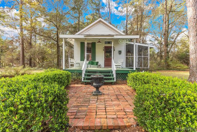 127 Deepwoods Circle, Valley Grande, AL 36701