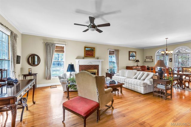 127 Deepwoods Circle, Valley Grande, AL 36701