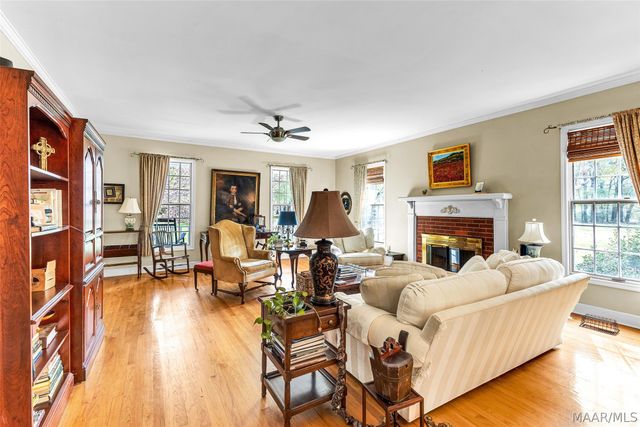 127 Deepwoods Circle, Valley Grande, AL 36701