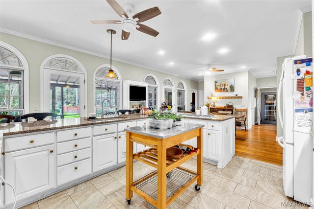 127 Deepwoods Circle, Valley Grande, AL 36701