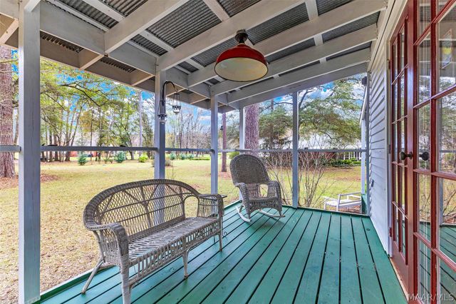 127 Deepwoods Circle, Valley Grande, AL 36701