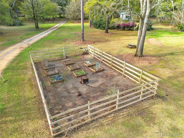 127 Deepwoods Circle, Valley Grande, AL 36701