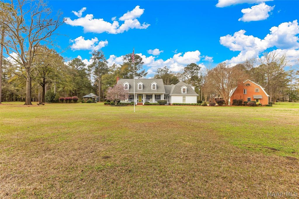 127 Deepwoods Circle, Valley Grande, AL 36701