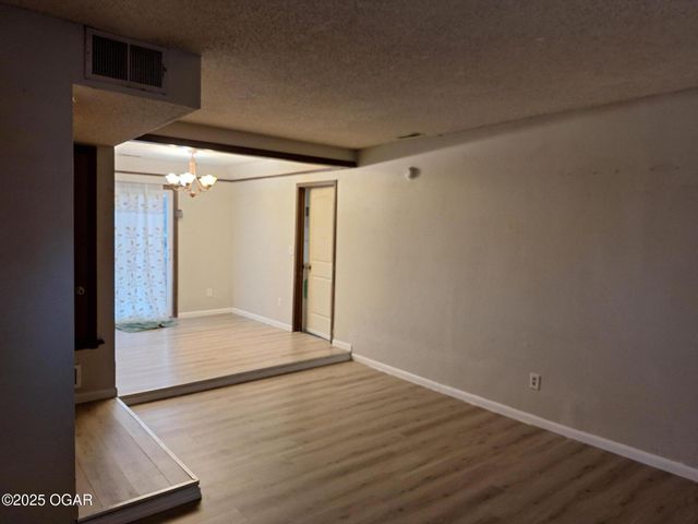 1117-1119 S Saint Louis Avenue, Joplin, MO 64801