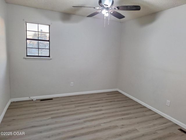 1117-1119 S Saint Louis Avenue, Joplin, MO 64801