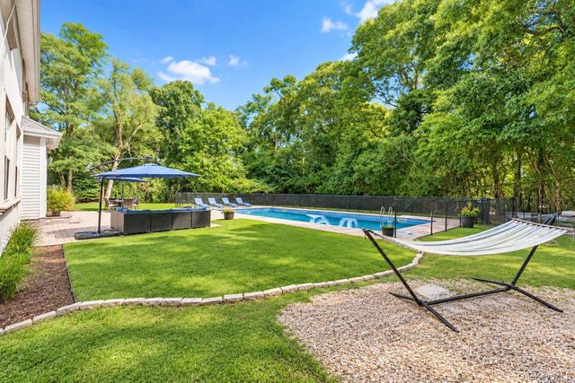 5 Sky View Court, Hauppauge, NY 11788