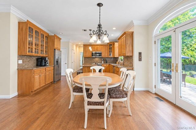 5 Sky View Court, Hauppauge, NY 11788