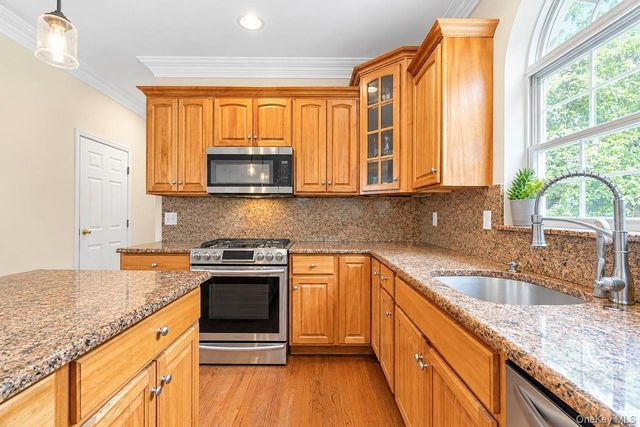 5 Sky View Court, Hauppauge, NY 11788