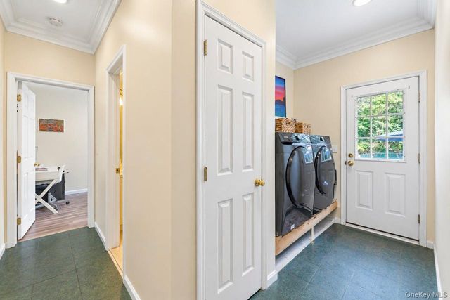 5 Sky View Court, Hauppauge, NY 11788